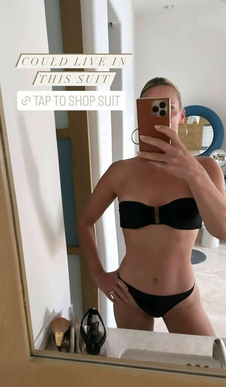 Molly Sims star naked pics