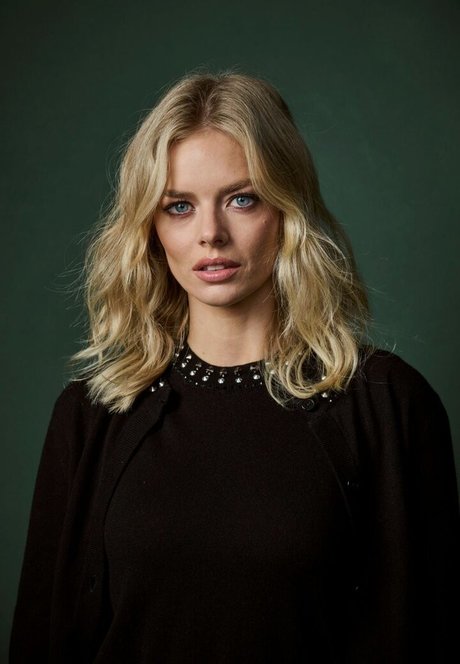 Samara Weaving pretty pornstar images