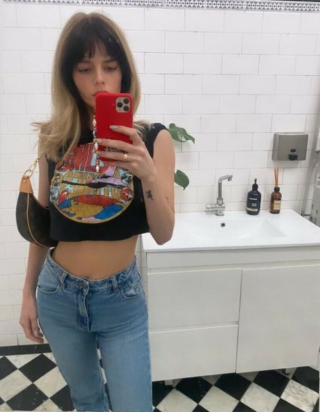 Samara Weaving beautiful pornstar gallery