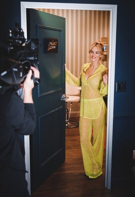 Samara Weaving pornstar photos