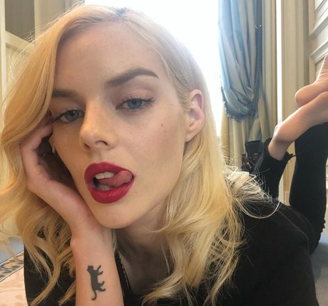 Samara Weaving star beautiful image