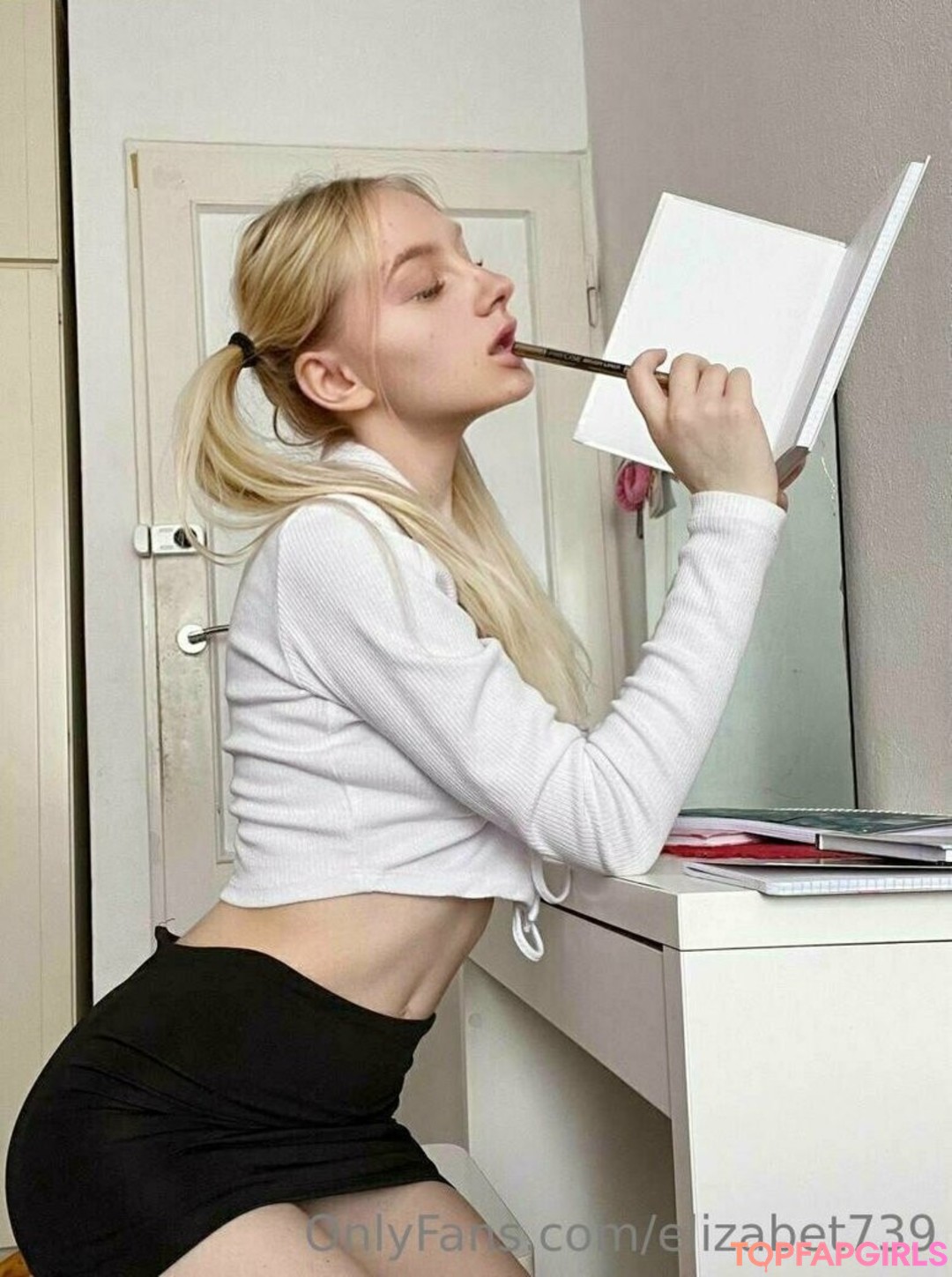 elizabet739 model hot pic
