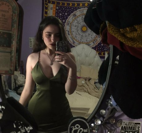 busty onlyfans sexy photos