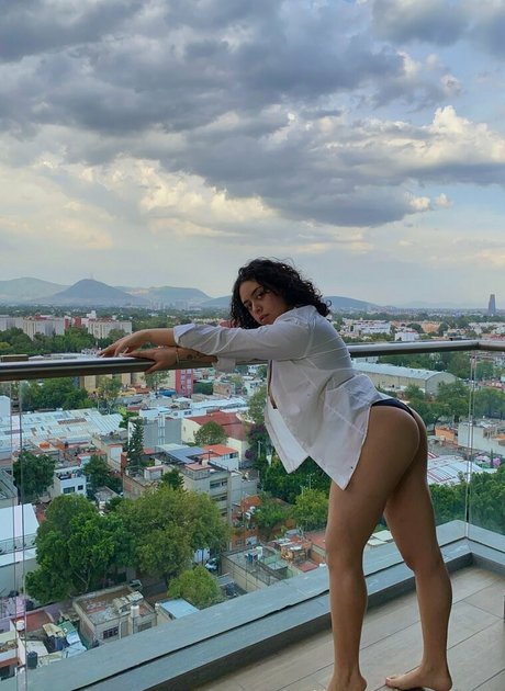 pretty ebony onlyfans top photo