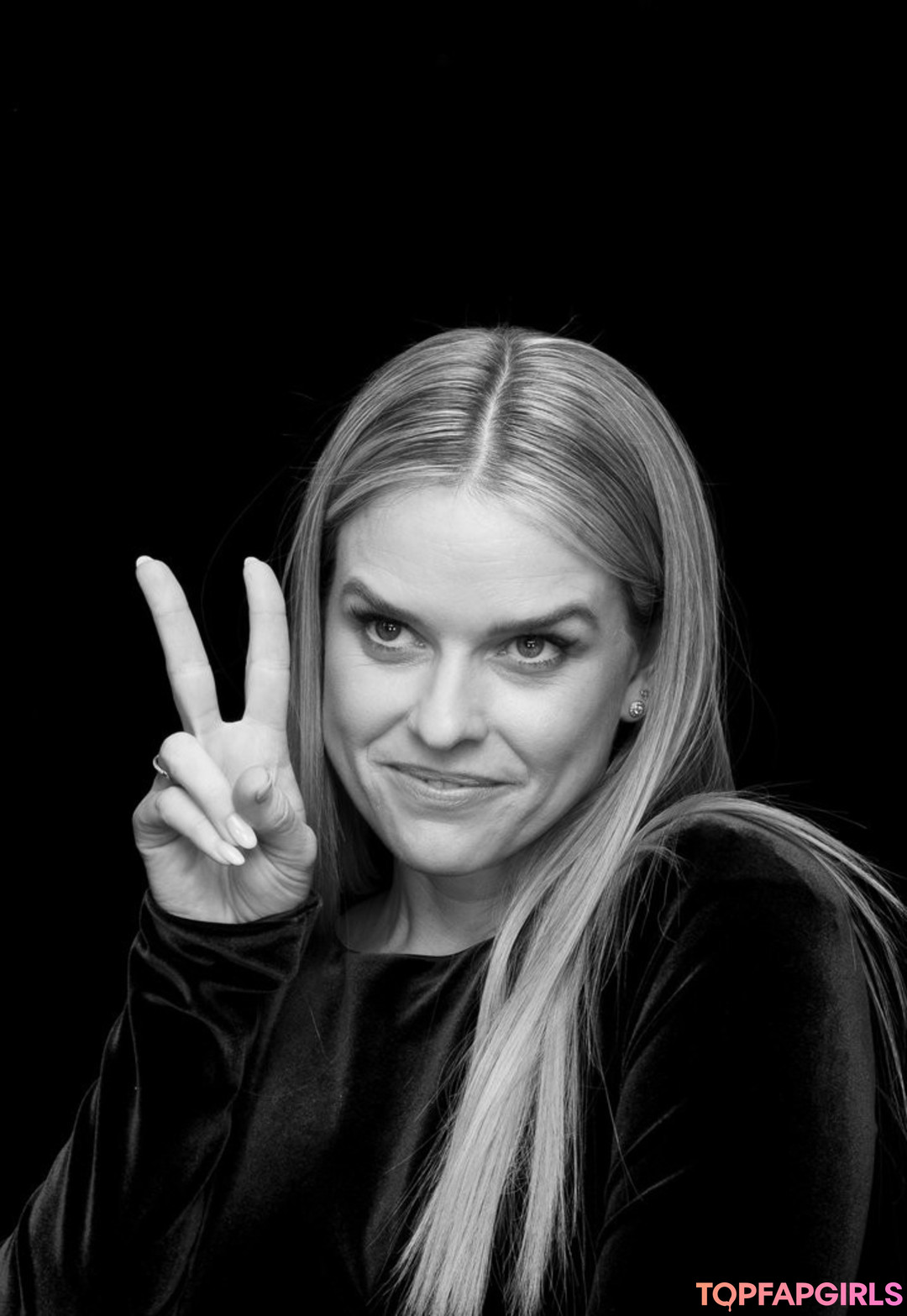 Alice Eve model images