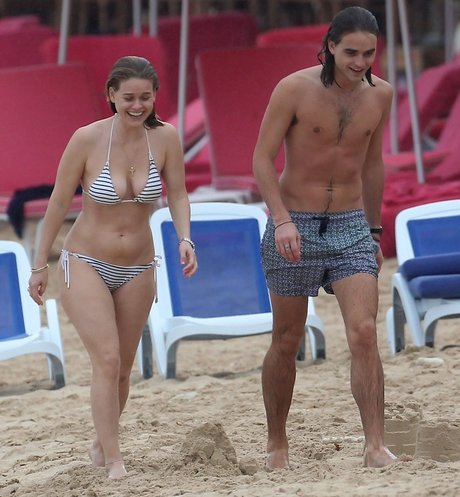 Alice Eve nudes star img