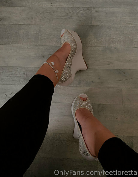 feetloretta star top img
