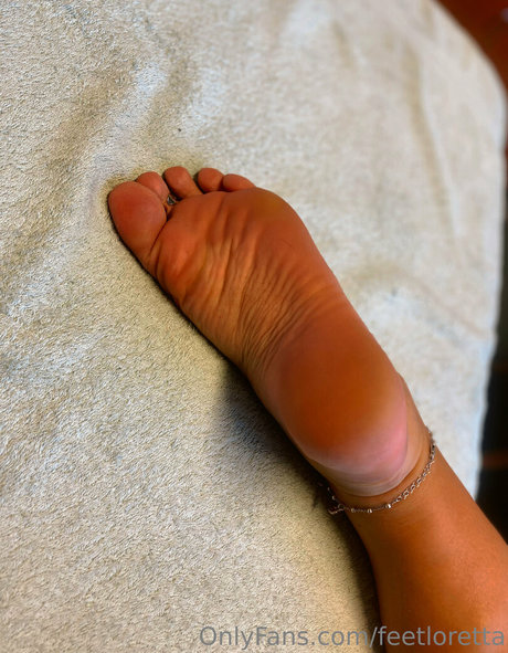 feetloretta sexy model pic