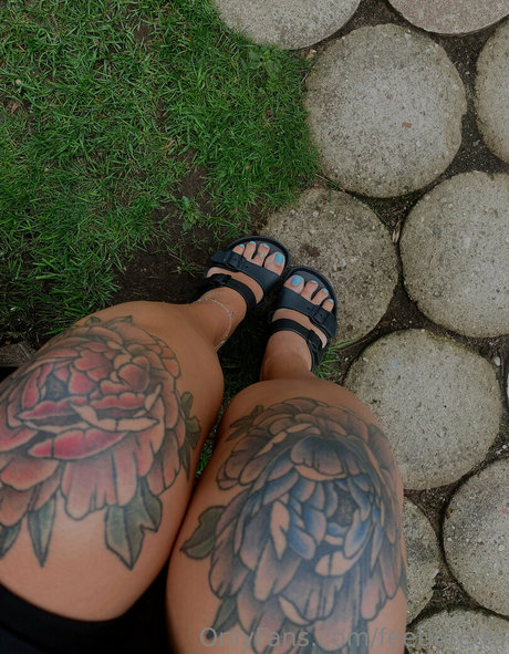 feetloretta beautiful actress archive