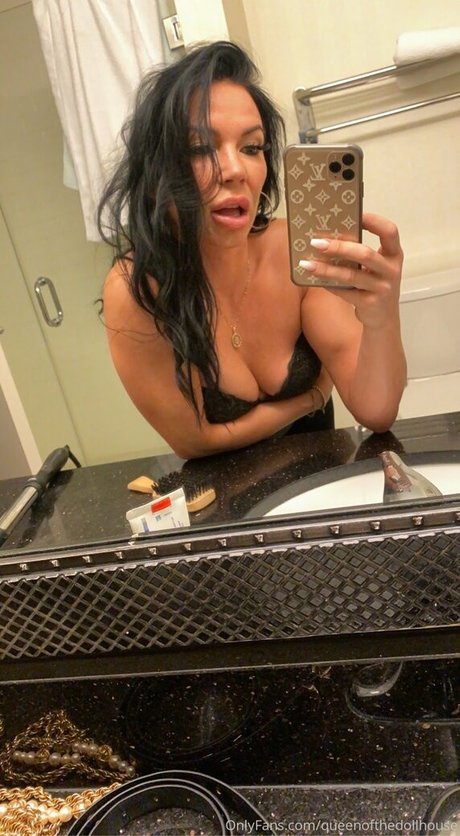 queenofthedollhouse pornographic star photo