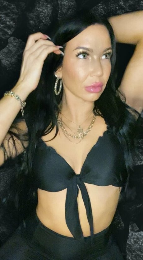 queenofthedollhouse top profile image