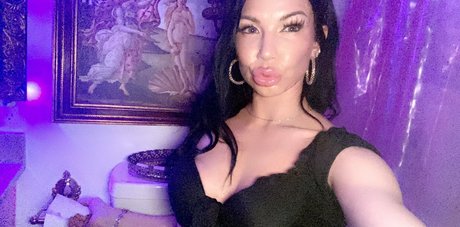 queenofthedollhouse star pornographic images