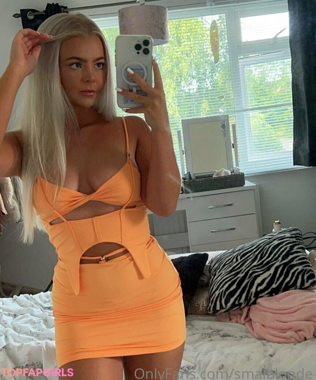 smalblonde sexy model photos