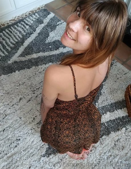 brunette petite onlyfans nude picture