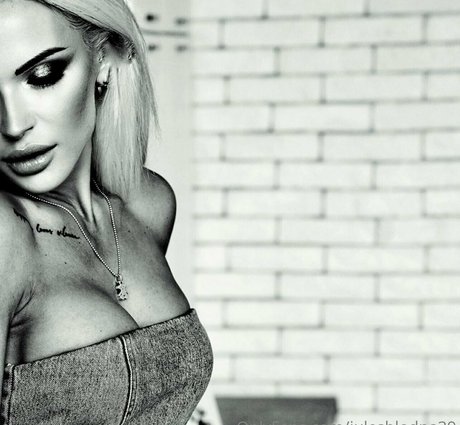 Julesblodna39 model erotic pic