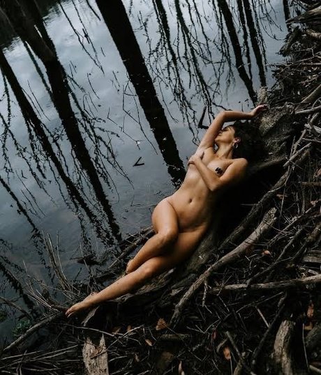 Worldwithinher perfect star pic