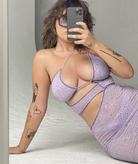 Zigs Mom model exclusive photos