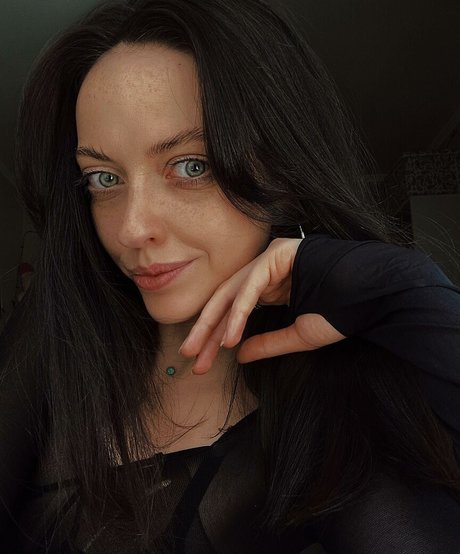 katya mozhina sexy model image