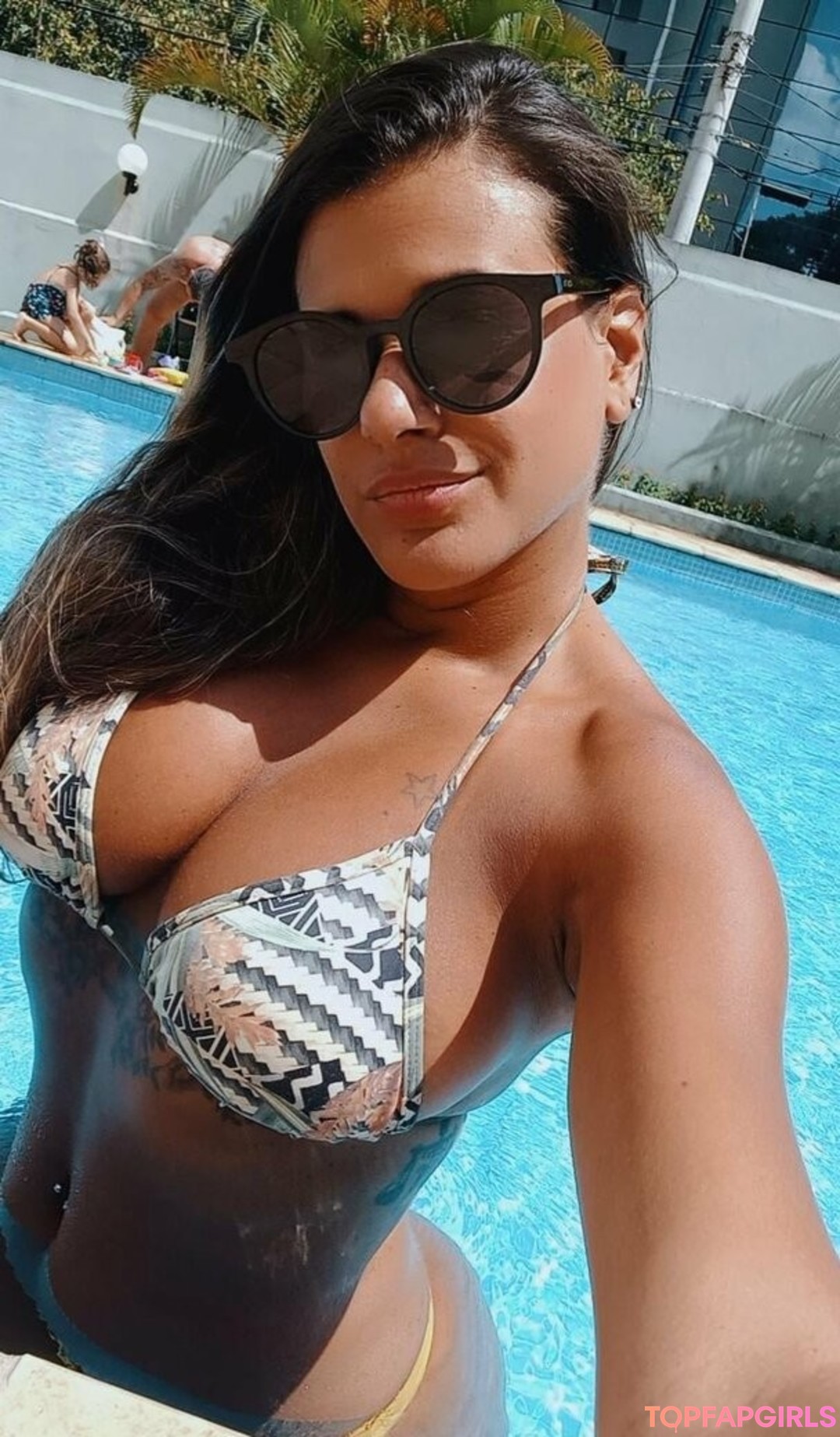 Caiala Tavares model hot photo