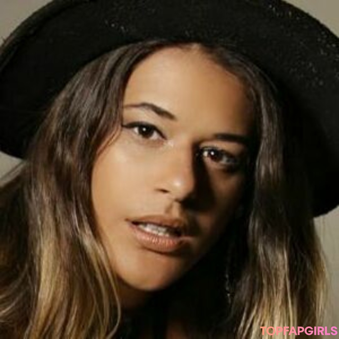 Caiala Tavares profile image