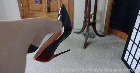 footgoddessbittavonsweet star naked pic