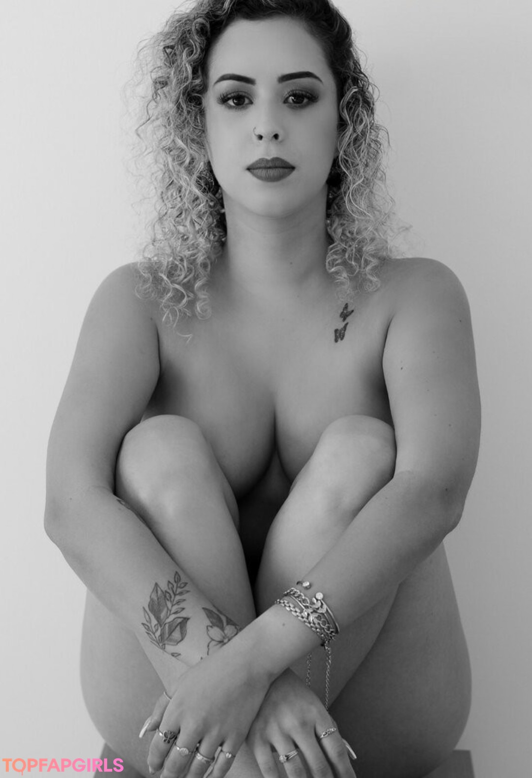 thaylanasales model top picture