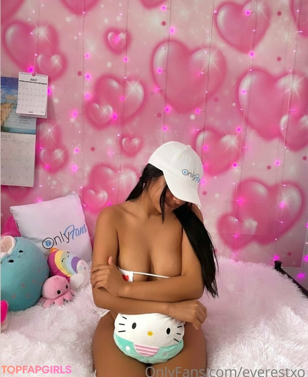 everestxo model naked photos