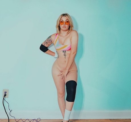 ladygooodman top model image