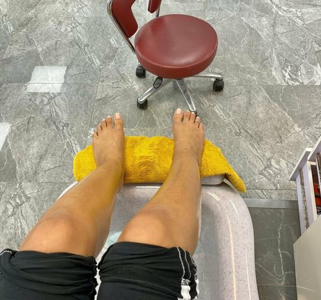 hooters onlyfans hot porn image