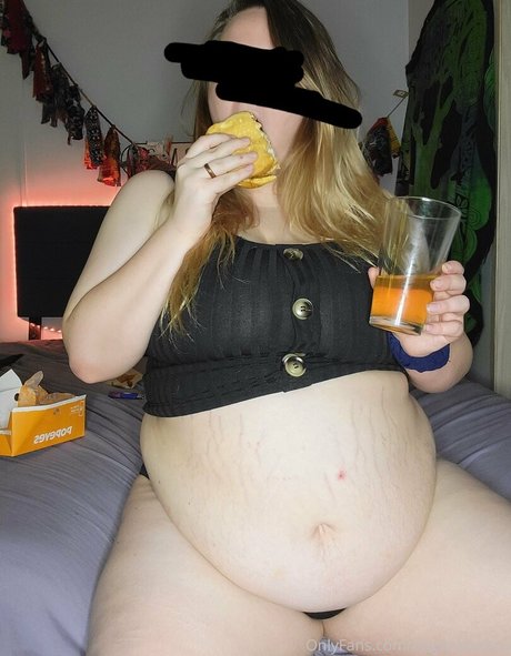 feedistdani best model picture