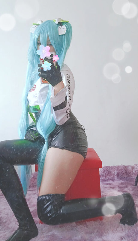 Yuusachii model naked img