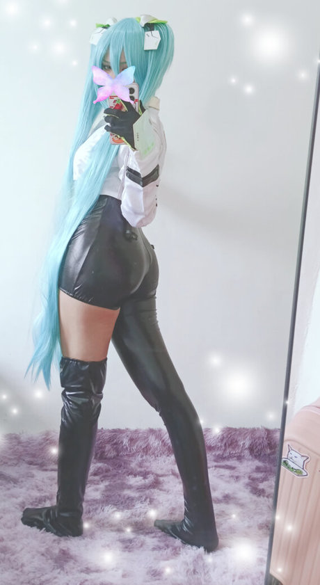 Yuusachii pornstar erotic image