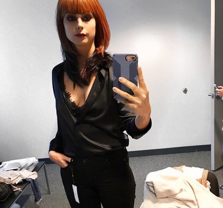 Morena Baccarin star nude images