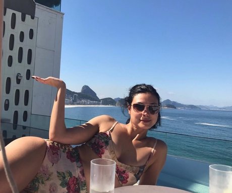 Morena Baccarin free star photos