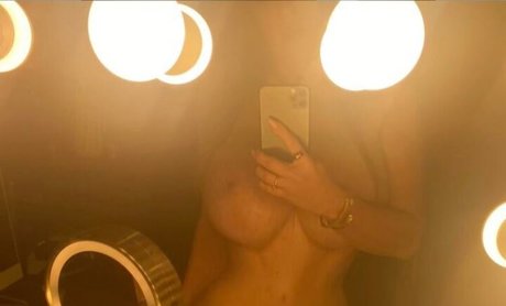 selfie nude onlyfans art nude picture