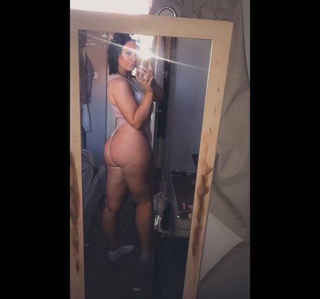 Ellise Clarke exclusive actress pics