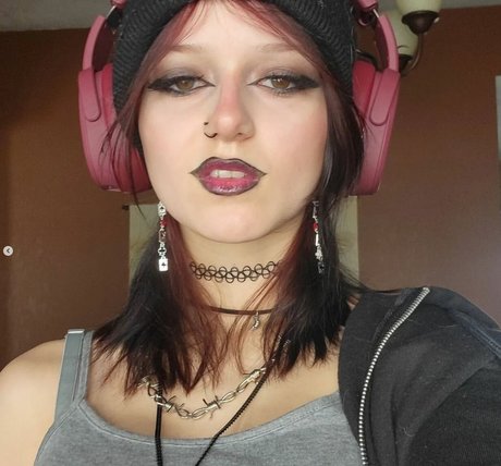 Girlwithasubie art model photo