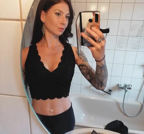 Lechl Sisters pornographic model image