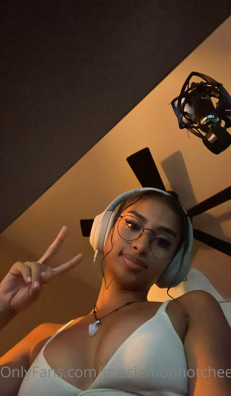 theultimatedeciever model sexy pictures