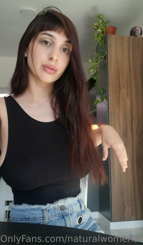 naturalwomenana exclusive model picture