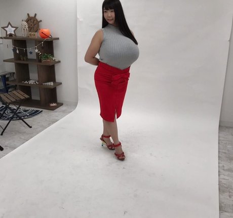 momomomose model nude archive