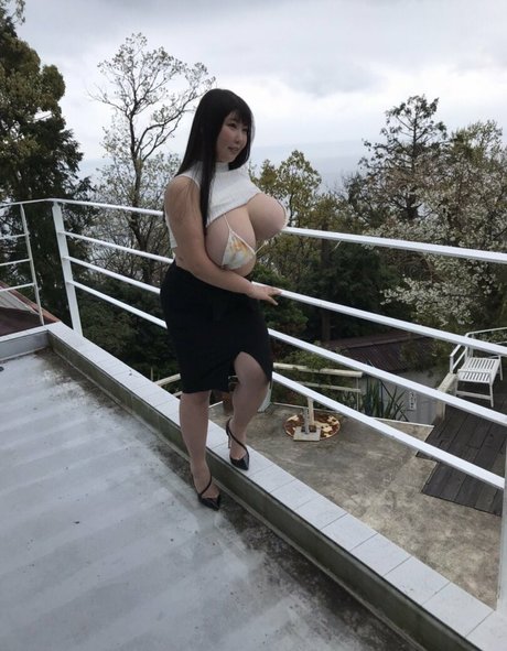 momomomose model sexy picture