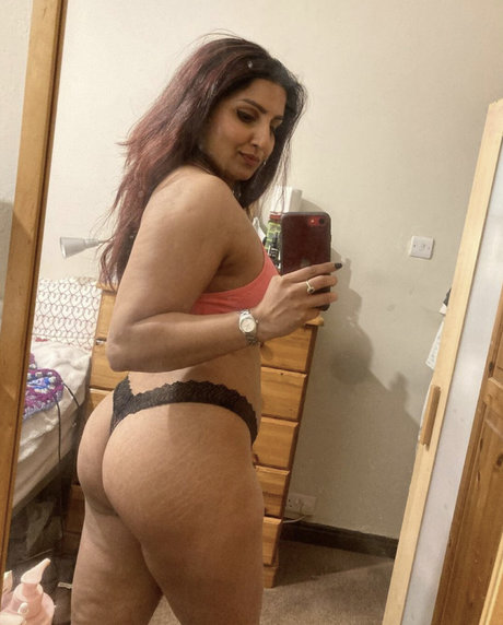 Gujubear beautiful pornstar photo