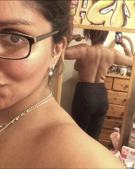 Gujubear model sex pic