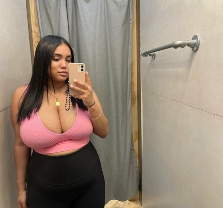 Yadamxox naked pornstar img