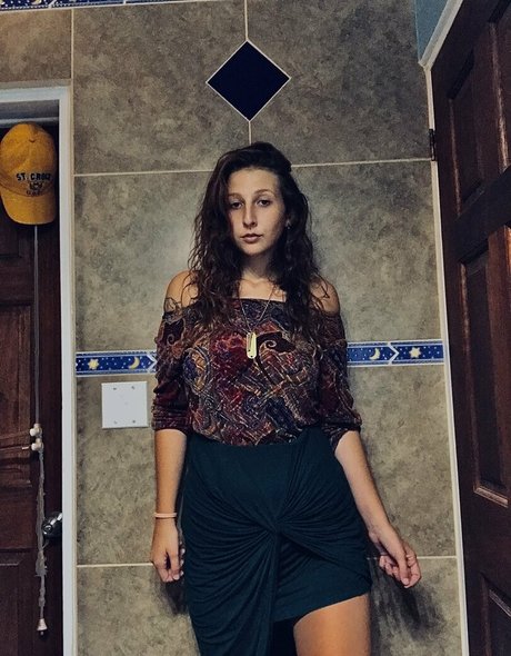 ravenhex3 top profile image