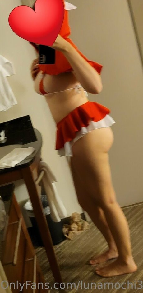 lunamochi322 naked actress photos