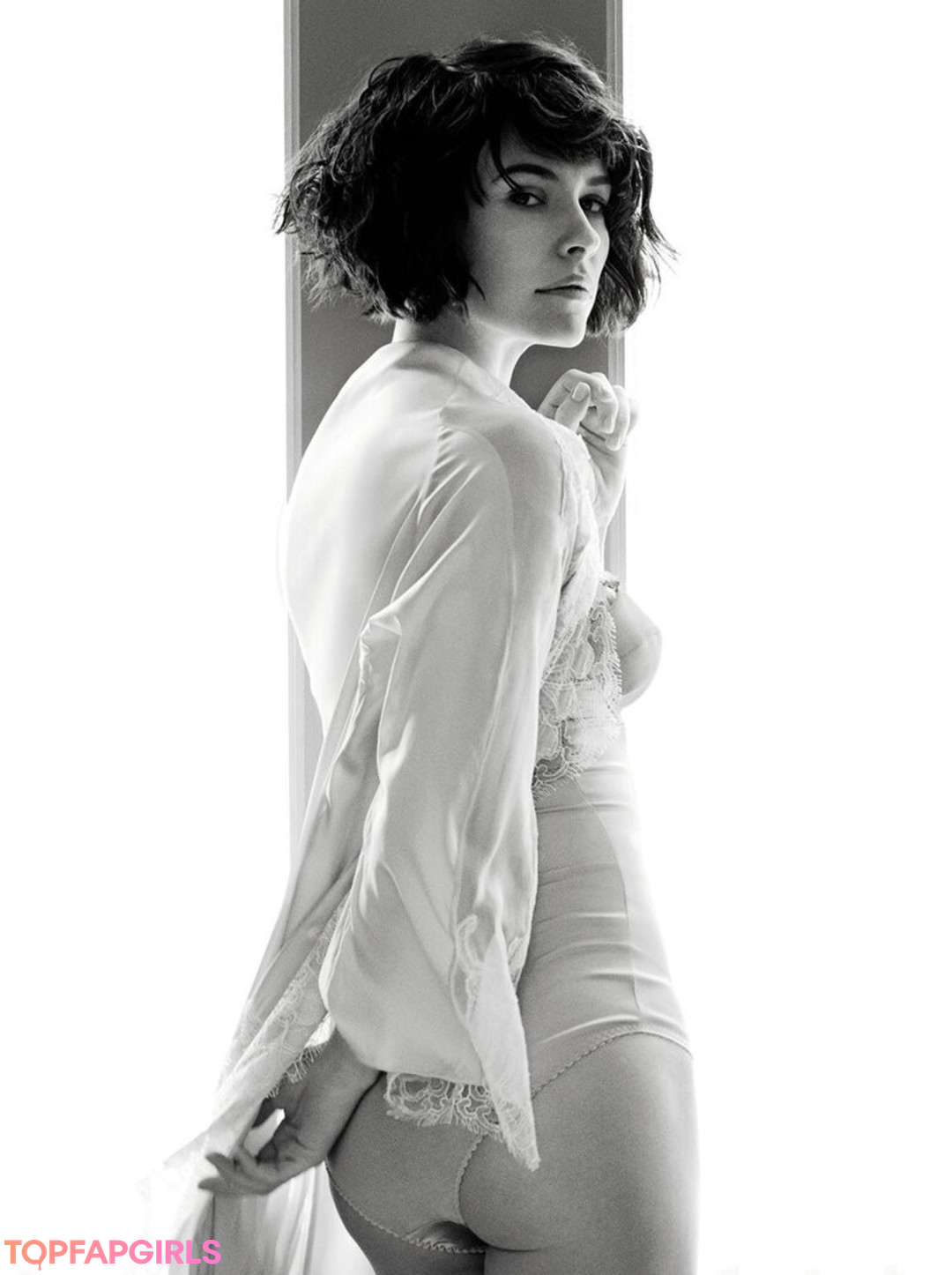 Evangeline Lilly model high quality images