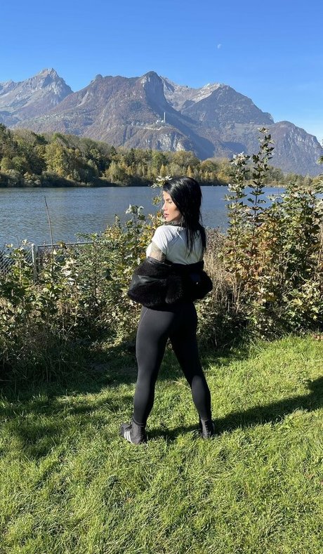 Victoria Carvalho model pornographic pictures