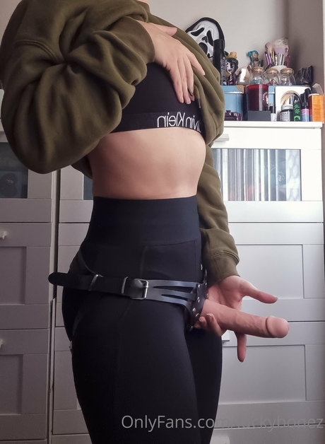 petite bbc onlyfans nude image